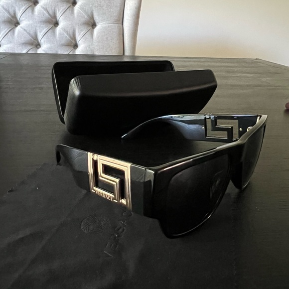 Versace sunglassee - Picture 3 of 3